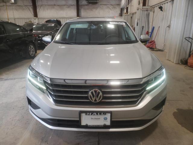 Volkswagen Passat (North America) II 2.0 2021 — изображение 2