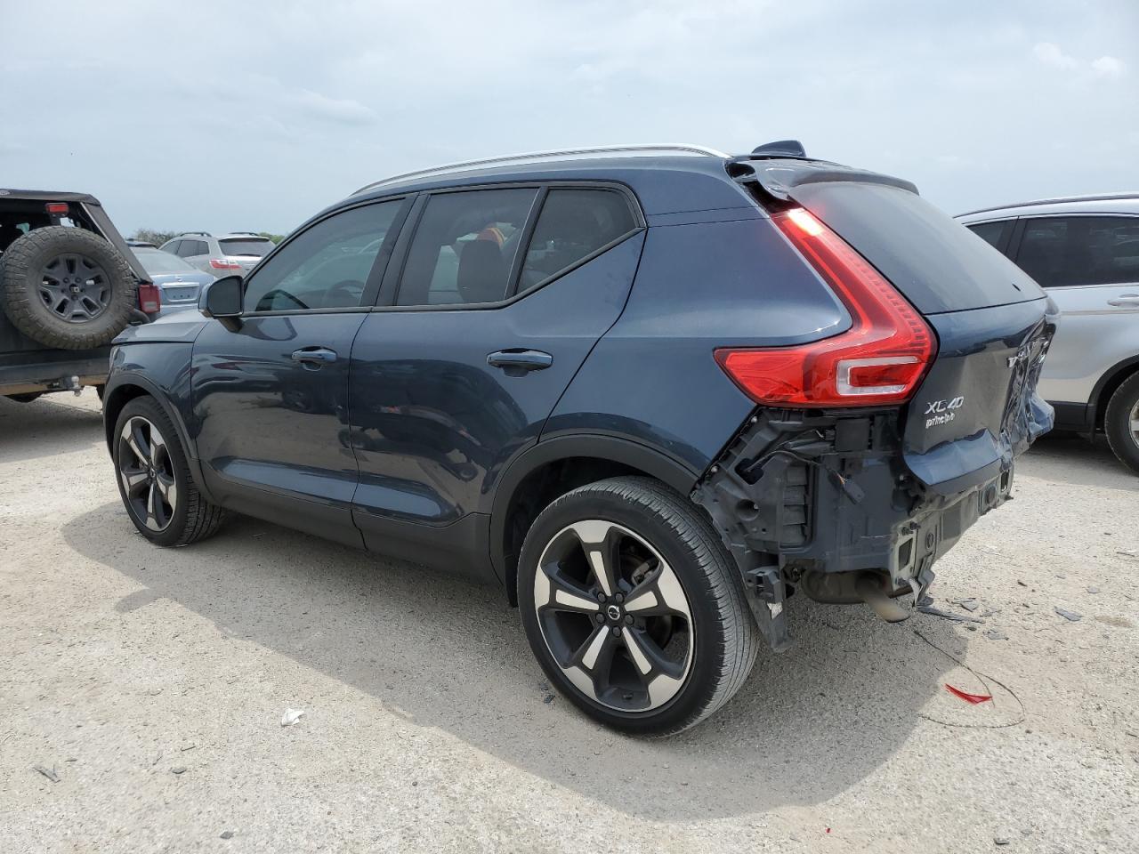 Volvo XC40 I 2.0 2021 — изображение 3